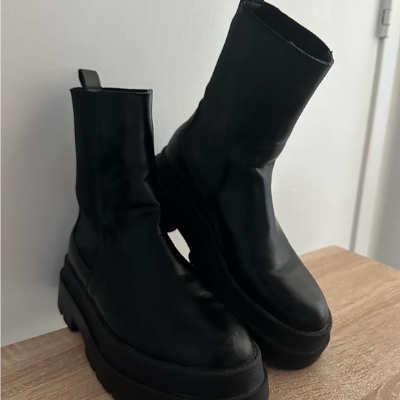 New Yorker Black boots
Size US W 7.5 - Picture 3 of 5